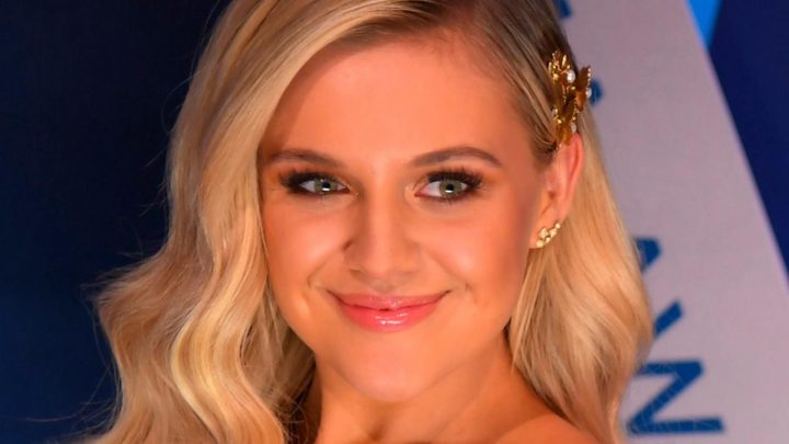 Country music star Kelsea Ballerini works out for a good cause