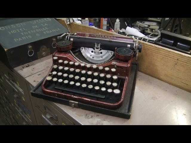 Hollywood returns to the slow art trend of typewriters
