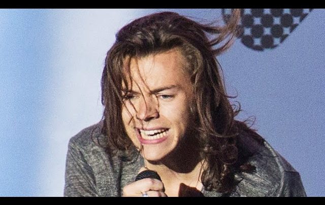 Harry Styles: 9 Times He Got Hit On Stage (Mostly In The Balls)