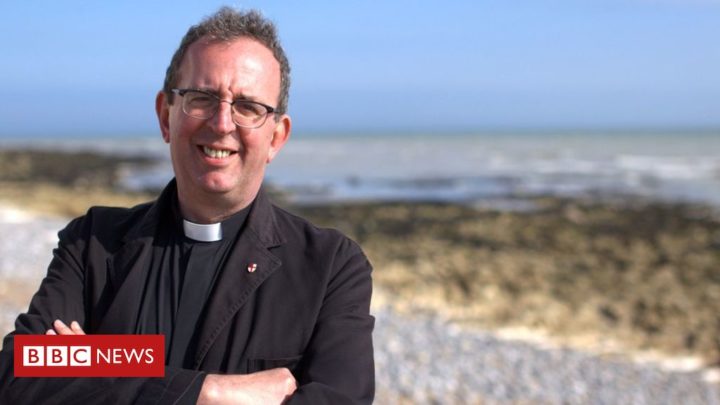 Celebrity vicar hails mental health unit
