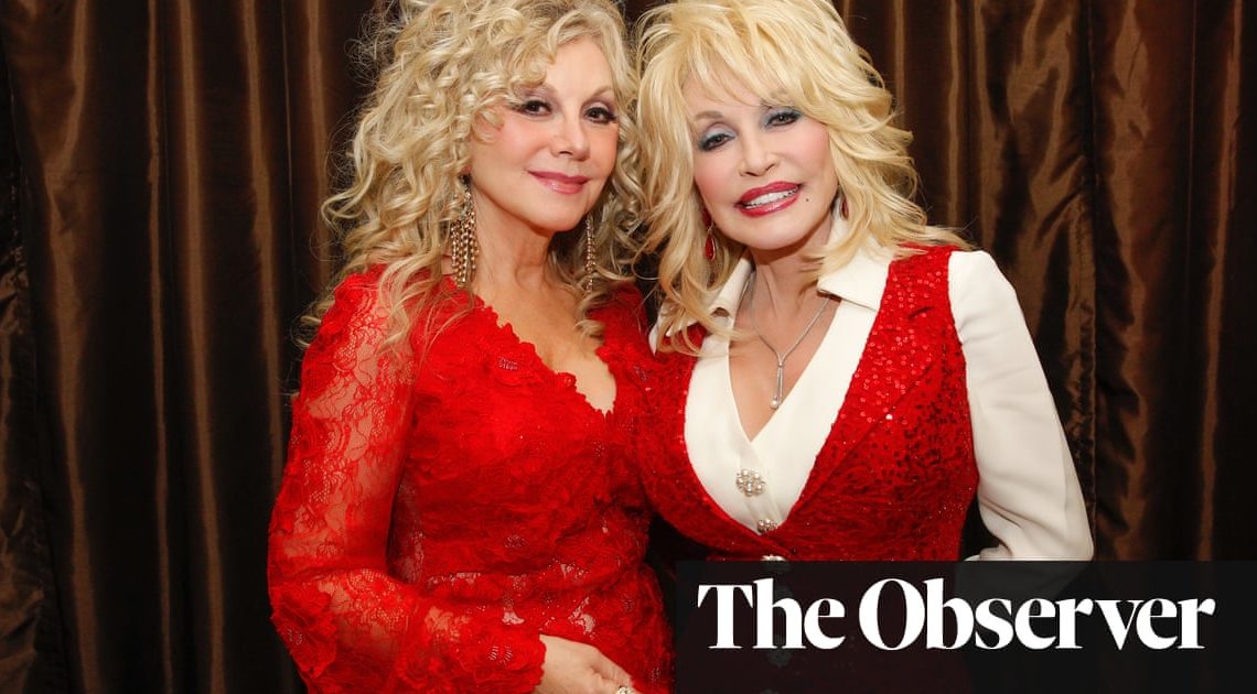 Dolly Partons sister ashamed of star over silence on #MeToo protest