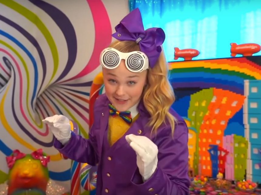 JoJo Siwa’s Tour Of Her Willy Wonka-Themed Bedroom Will Put You In A Sugar Coma! – Perez Hilton